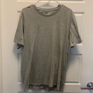 UNIQLO ESSENTIAL GRAY TEE